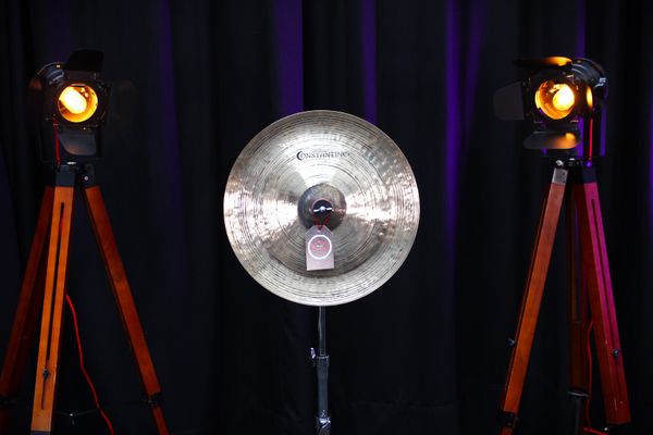 Constantine Hand Hammered Black Pearl Series 15" Thin China