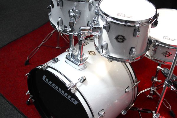 Ludwig Accent Fuse 20" 5pc Converted Low Volume Practice Kit - Silver Sparkle