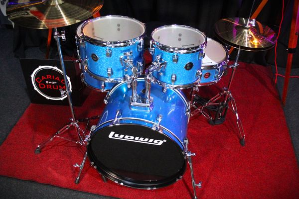 Ludwig Accent Fuse 5pc 20'' Drum Kit w/ Hardware & Cymbals - Blue Sparkle