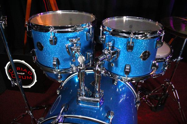 Ludwig Accent Fuse 5pc 20'' Drum Kit w/ Hardware & Cymbals - Blue Sparkle