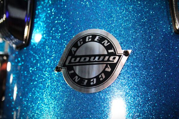 Ludwig Accent Fuse 5pc 20'' Drum Kit w/ Hardware & Cymbals - Blue Sparkle