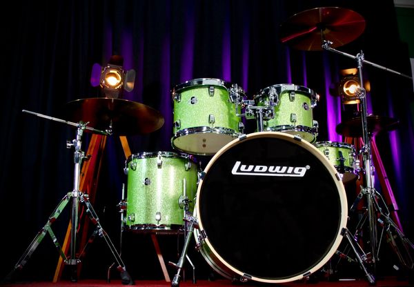 Ludwig Element Evolution 5pc 20” Drum Kit w/ Hardware & Cymbals - Mint Sparkle