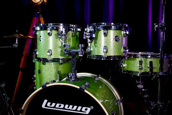 Ludwig Element Evolution 5pc 20” Drum Kit w/ Hardware & Cymbals - Mint Sparkle
