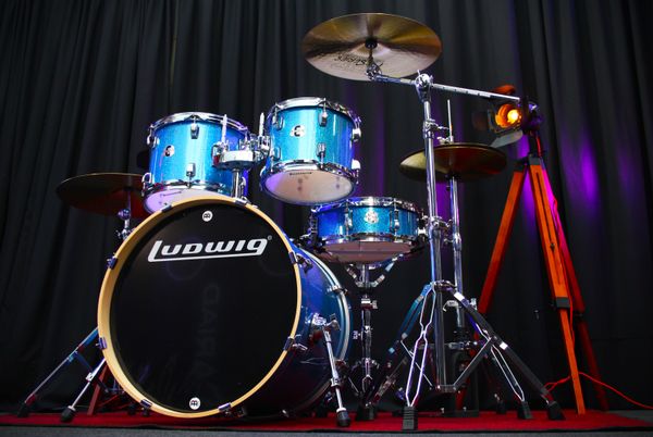 Ludwig Element Evolution 5pc Drum Kit w/ Cymbals & Hardware - Blue Sparkle