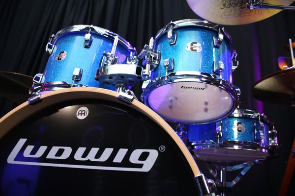 Ludwig Element Evolution 5pc Drum Kit w/ Cymbals & Hardware - Blue Sparkle