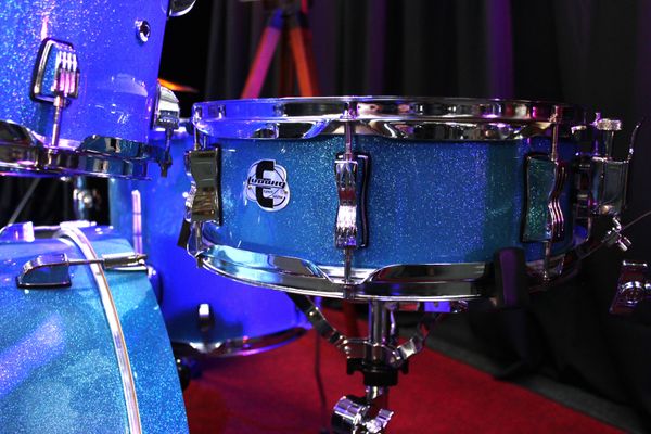 Ludwig Element Evolution 5pc Drum Kit w/ Cymbals & Hardware - Blue Sparkle