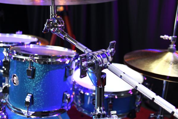 Ludwig Element Evolution 5pc Drum Kit w/ Cymbals & Hardware - Blue Sparkle