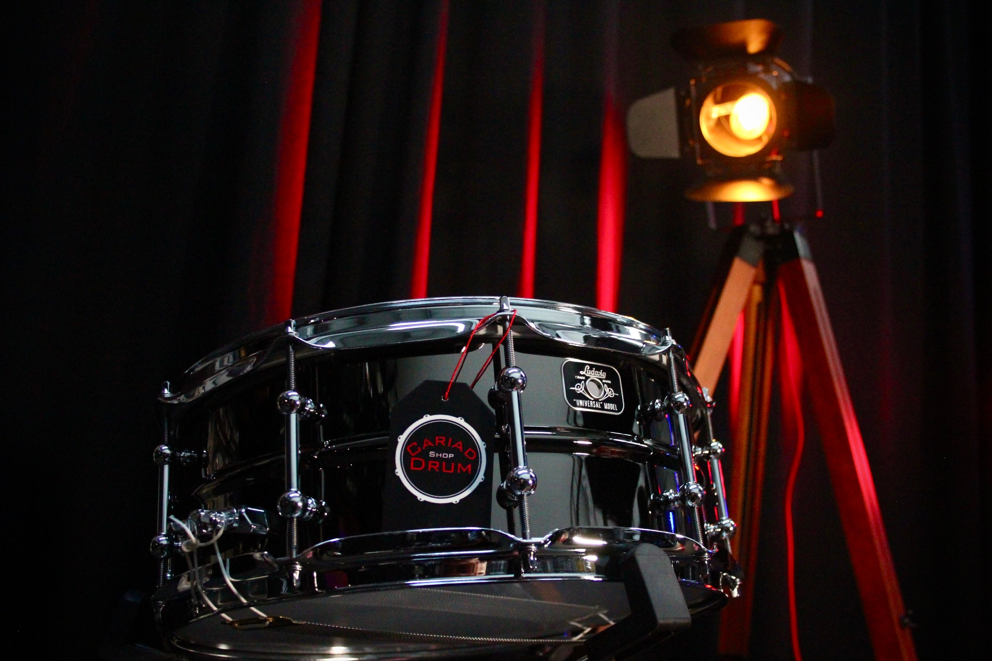 Ludwig Universal Series 14” x 5.5” Black Nickel Over Brass Snare Drum