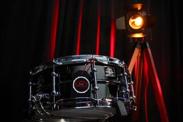 Ludwig Universal Series 14” x 5.5” Black Nickel Over Brass Snare Drum