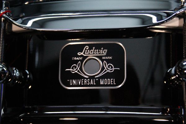 Ludwig Universal Series 14” x 5.5” Black Nickel Over Brass Snare Drum