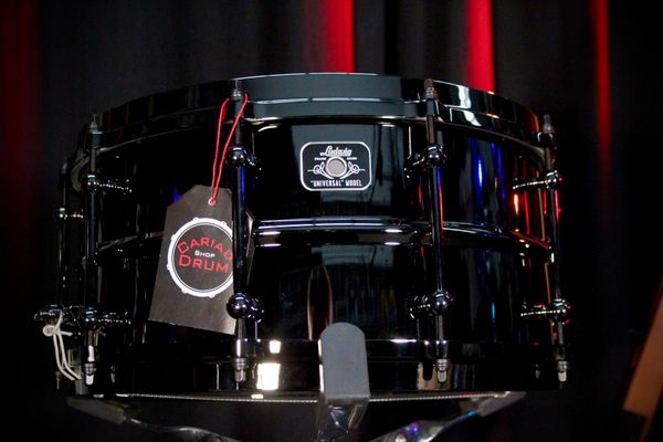 Ludwig Universal Series 14” x 6.5” Black Nickel Over Brass Snare w/ Black Nickel Hardware
