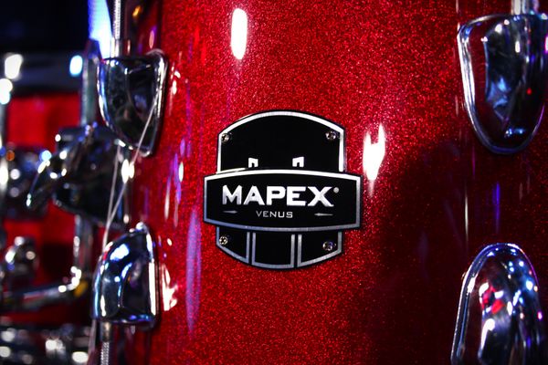 Mapex Venus 22'' 5pc Drum Kit w/ Hardware & Cymbals - Crimson Red 