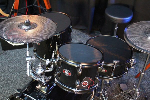 Natal DNA Stealth 18" 4pc Drum Kit - Black