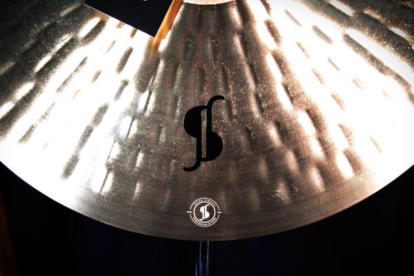 Stagg Genghis Silk Road 18'' Medium Exo Crash